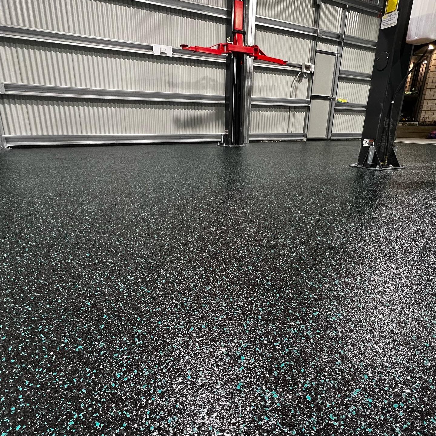 Dark flake garage floor in the existing project gallery